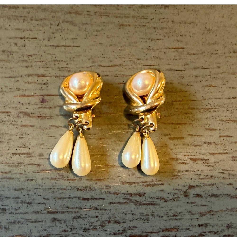 Vintage Gold Tone Knot Faux Pearl Teardrop Dangle Clip On Earrings
